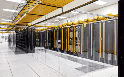Imagen que representa un centro de datos con servidores implementado por Total Redes y sus expertos certificados.